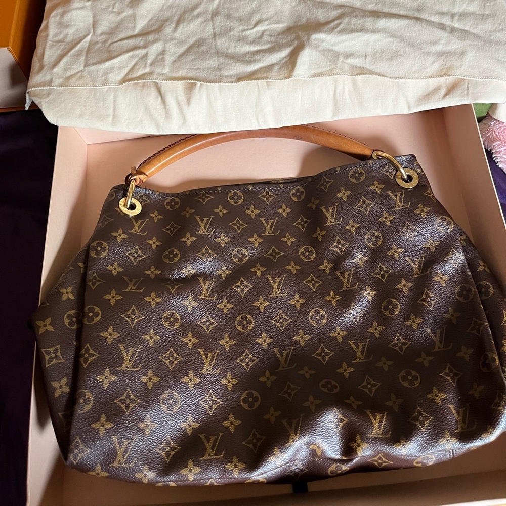 Hand bag